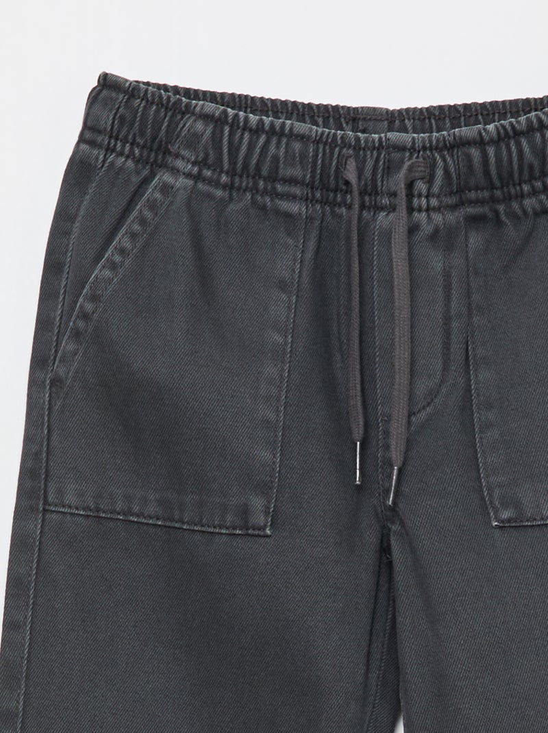 Calças com bolsos retangulares - Corte + ajustado Preto - Kiabi