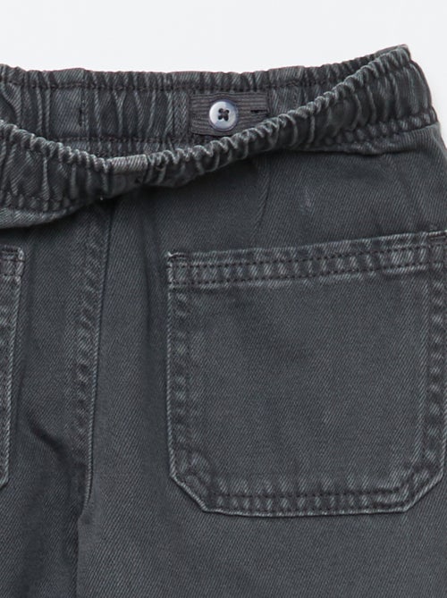 Calças com bolsos retangulares - Corte + ajustado - Kiabi