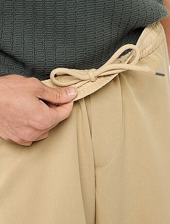 Calças com cintura elástica