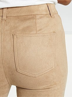 Calças com cintura subida em camurça sintética - Kiabi