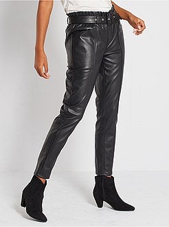 Calças com cintura subida em pele sintética - Kiabi