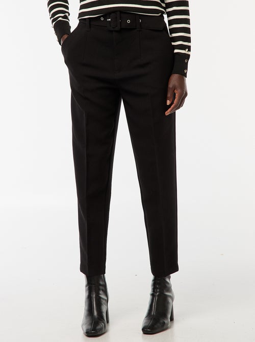 Calças com corte cenoura fluidas com cinto de fivela - Kiabi