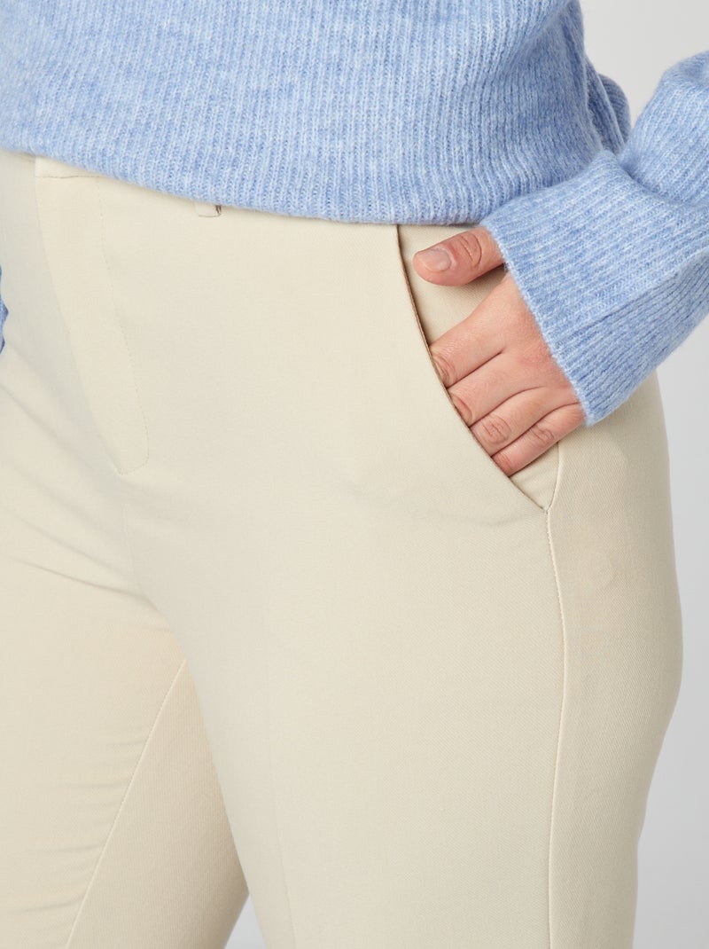 Calças com corte cigarro BEIGE - Kiabi