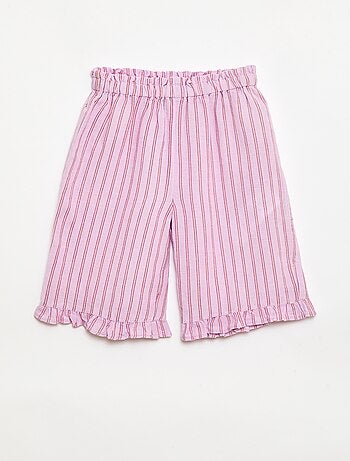 Calças com folhos na bainha