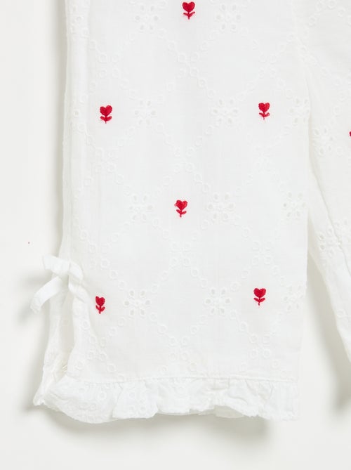 Calças com laços fantasia e bordados ingleses - Kiabi