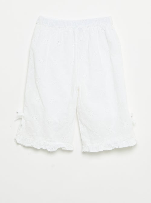 Calças com laços fantasia e bordados ingleses - Kiabi