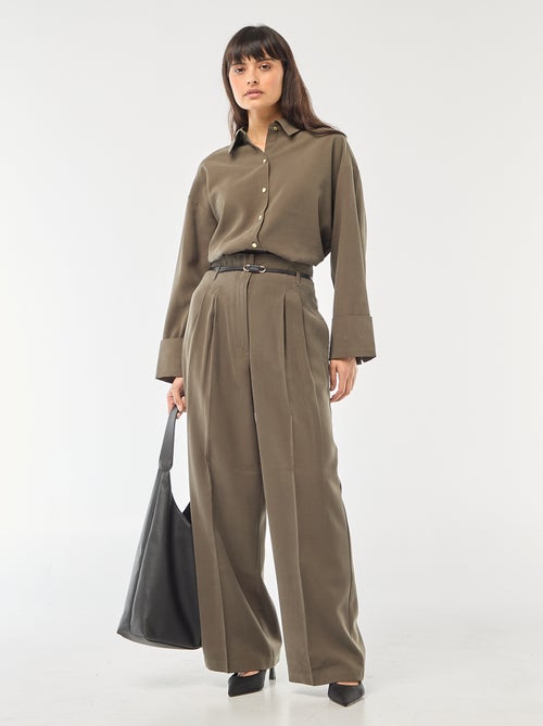 Calças com pregas e cinto integrado - Kiabi