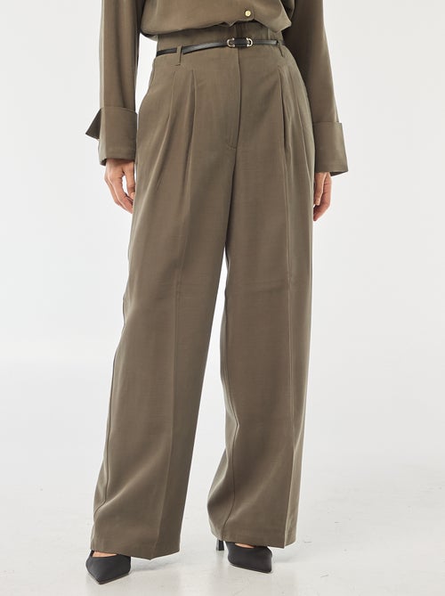 Calças com pregas e cinto integrado - Kiabi