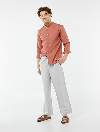 Calças com vários bolsos