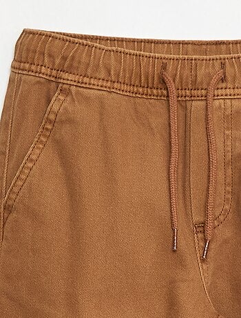 Calças com vários bolsos com cinto elástico