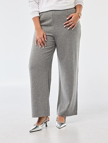 Calças confortáveis em malha canelada