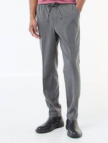 Calças de cidade com riscas finas