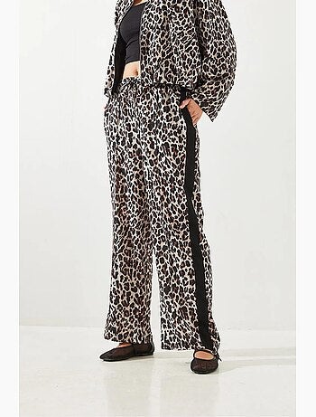 Calças de cintura subida com estampado leopardo e perna larga lucci