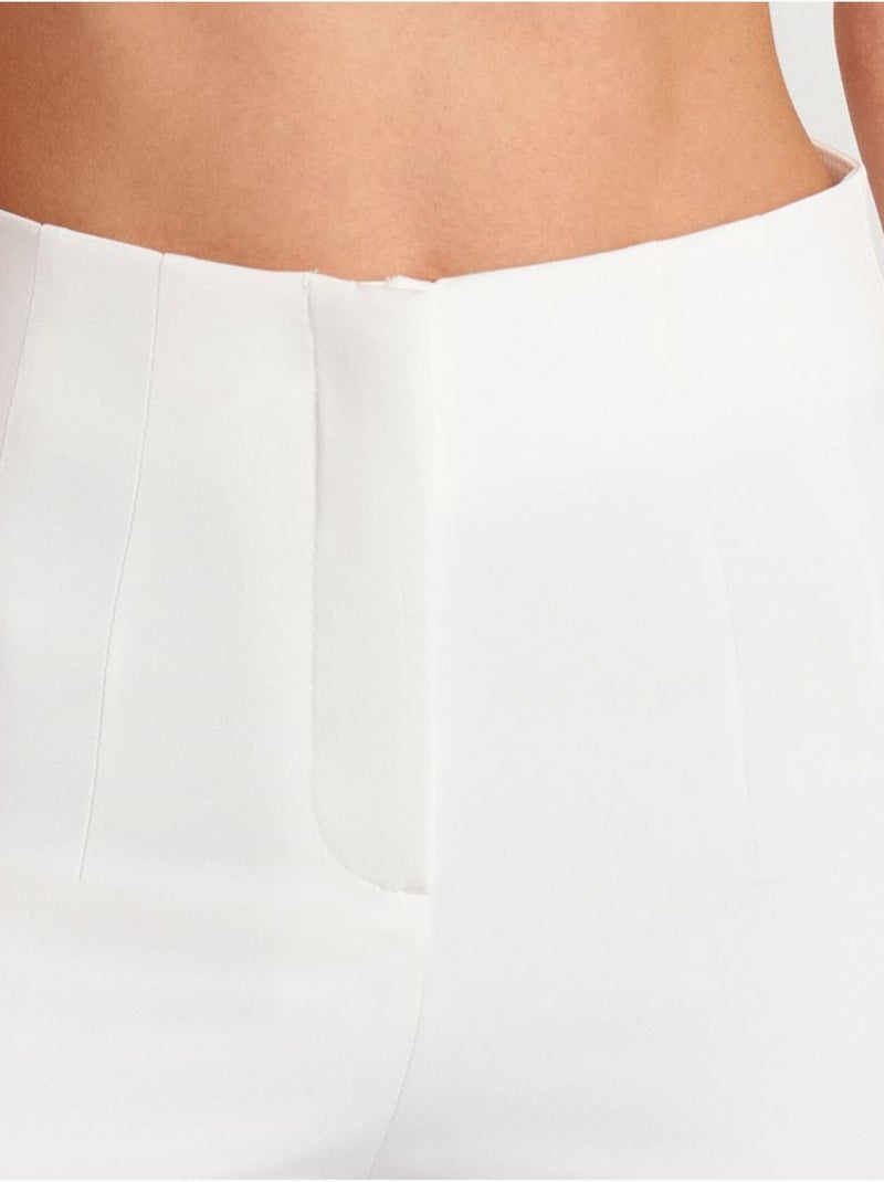 Calças de cintura subida com pregas e perna à boca de sino Branco - Kiabi