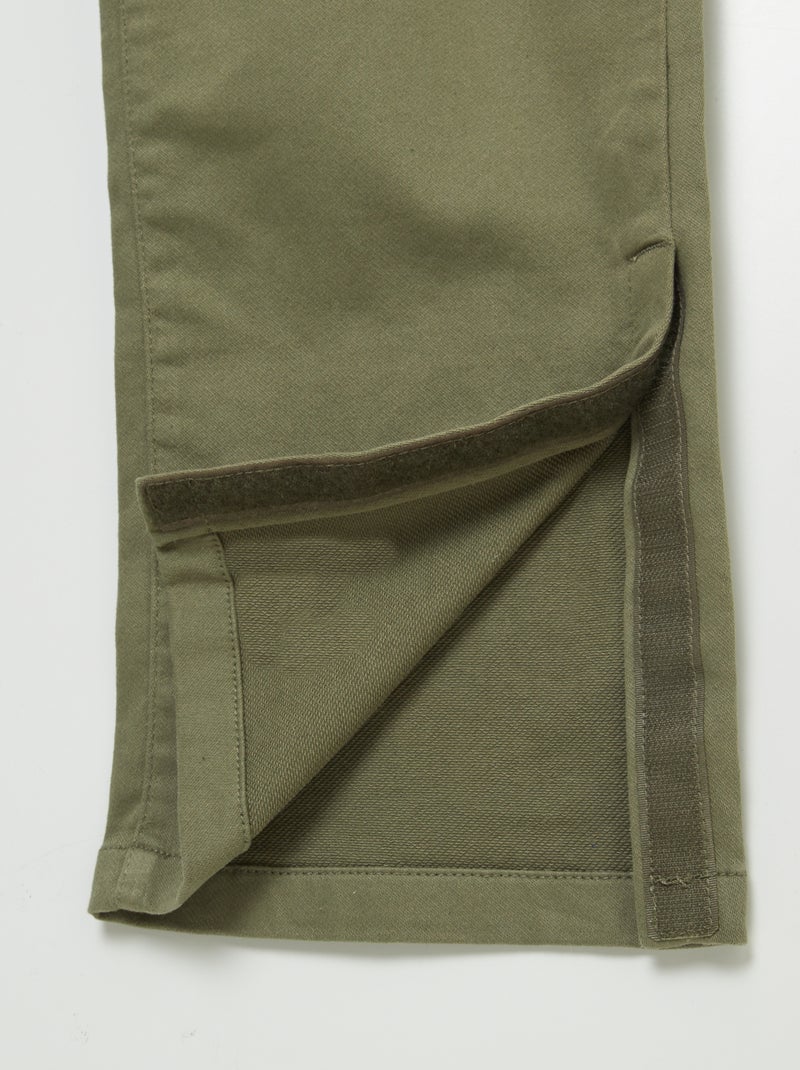 Calças de corte regular com bolsos de aba - coleção fácil de vestir VERDE - Kiabi
