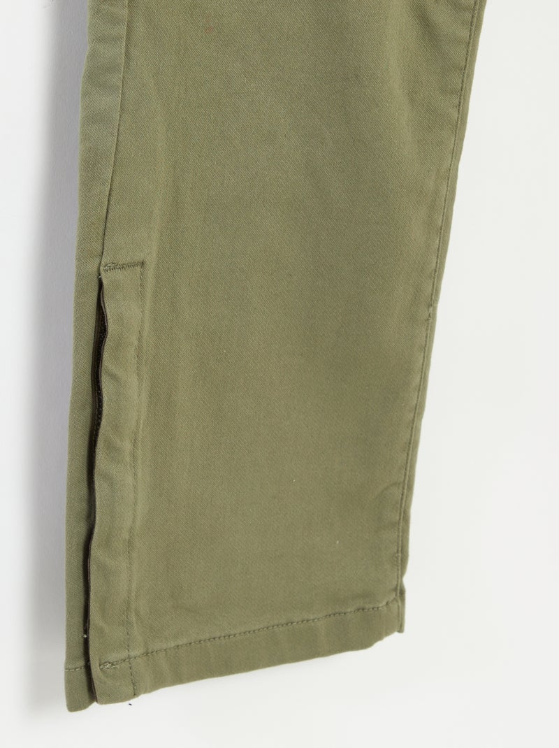 Calças de corte regular com bolsos de aba - coleção fácil de vestir VERDE - Kiabi