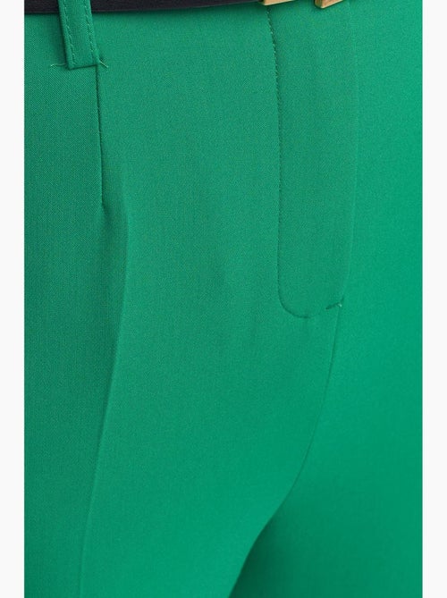 Calças de crepe de cintura subida e perna reta com cinto dilvin - Kiabi Calças de crepe de cintura subida e perna reta com cinto dilvin - Kiabi