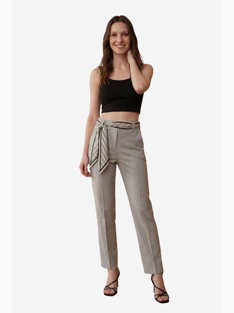 Calças de crepe de perna direita e cintura alta com cinto my fashion Cinza claro - Kiabi