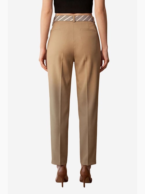 Calças de crepe de perna direita e cintura alta com cinto my fashion - Kiabi Calças de crepe de perna direita e cintura alta com cinto my fashion - Kiabi