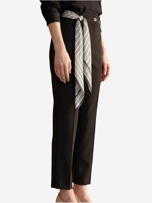 Calças de crepe de perna direita e cintura alta com cinto my fashion - Kiabi Calças de crepe de perna direita e cintura alta com cinto my fashion - Kiabi