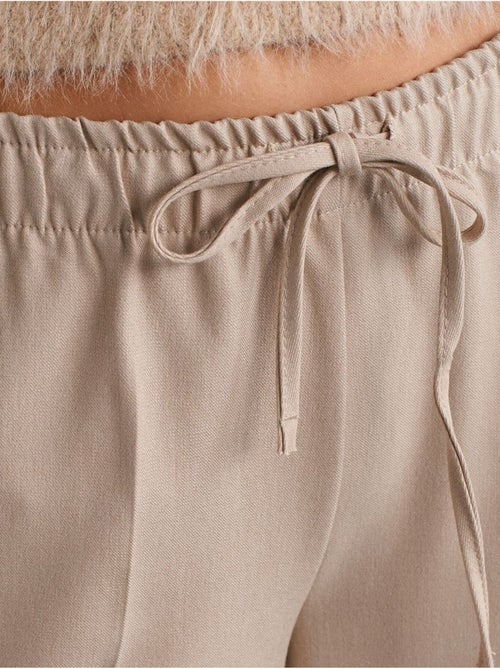 Calças de crepe de perna larga dilvin - Kiabi Calças de crepe de perna larga dilvin - Kiabi