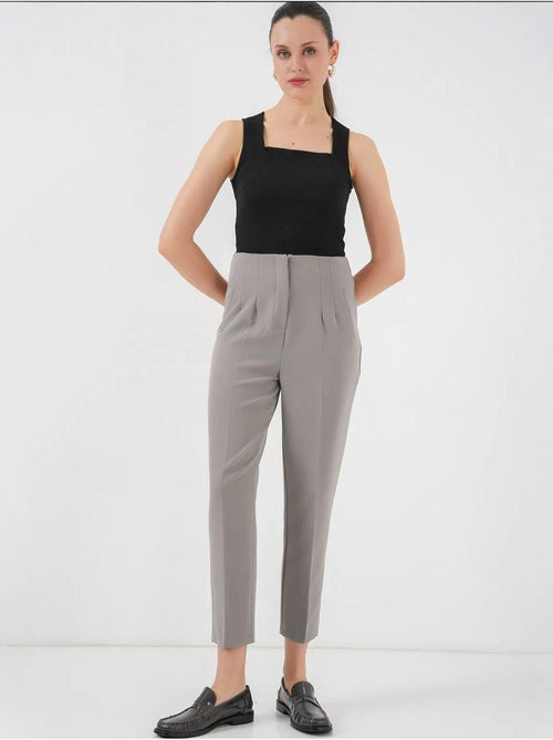 Calças de crepe slim fit de cintura subida e comprimento pelo tornozelo bdart - Kiabi Calças de crepe slim fit de cintura subida e comprimento pelo tornozelo bdart - Kiabi