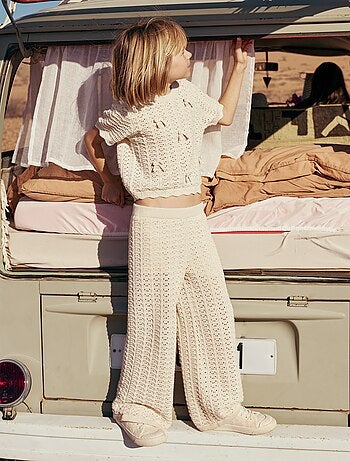 Calças de crochet com corte flare / evasê