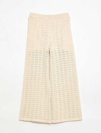 Calças de crochet com corte flare / evasê