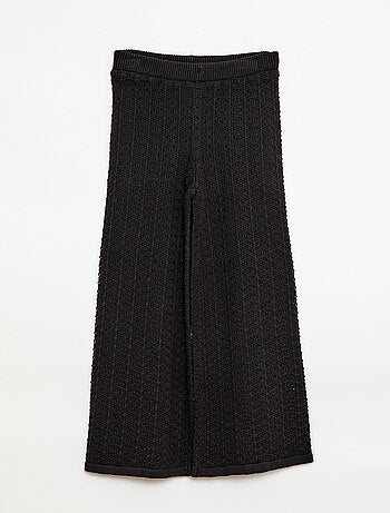 Calças de crochet com corte flare / evasê