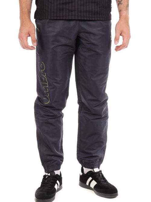 Calças de Fato de Treino Umbro Outl para Homem Azul Marinho - Kiabi Calças de Fato de Treino Umbro Outl para Homem Azul Marinho - Kiabi