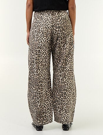 Calças de ganga barrel com estampado de leopardo