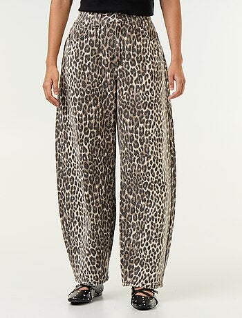 Calças de ganga barrel com estampado de leopardo