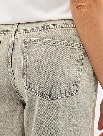 Calças de ganga com mini cinto