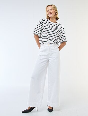 Calças de ganga de cintura subida e corte largo