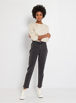 Calças de ganga mom com cintura muito subida - Kiabi