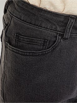 Calças de ganga mom com cintura muito subida - Kiabi