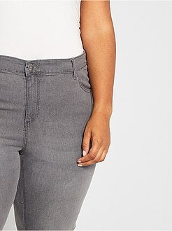 Calças de ganga skinny com 5 bolsos efeito push-up L32 - Kiabi