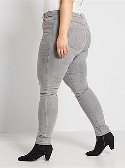 Calças de ganga skinny com 5 bolsos efeito push-up L32 - Kiabi