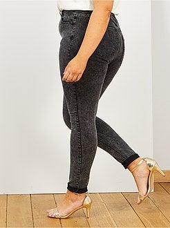 Calças de ganga skinny com 5 bolsos efeito push-up L32 - Kiabi