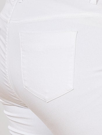 Calças de ganga slim com acabamento desfiado - Kiabi