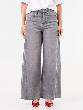 Calças de ganga wide leg com bainha desfiada