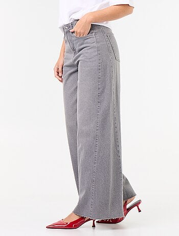 Calças de ganga wide leg com bainha desfiada