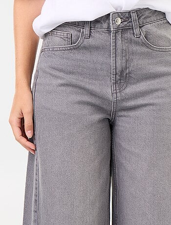 Calças de ganga wide leg com bainha desfiada
