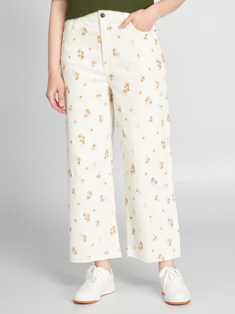 Calças de ganga wide leg com bordados flores BRANCO - Kiabi