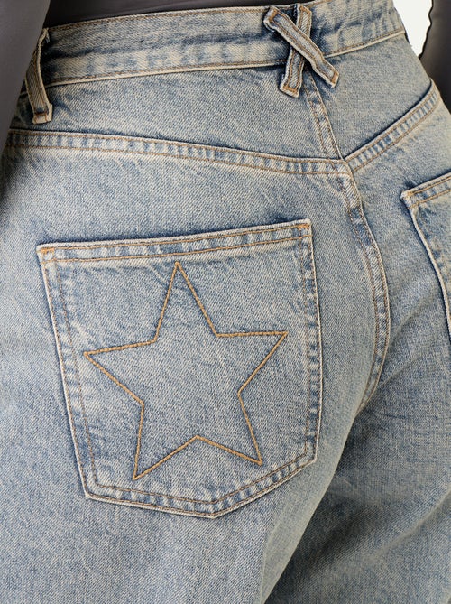 Calças de ganga wide leg com estrelas bordadas nos bolsos traseiros - Kiabi