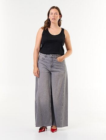 Calças de ganga wide leg e bainha desfiada