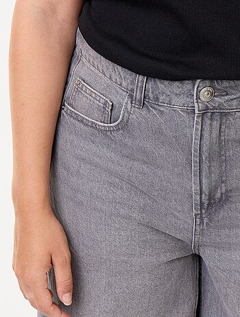 Calças de ganga wide leg e bainha desfiada