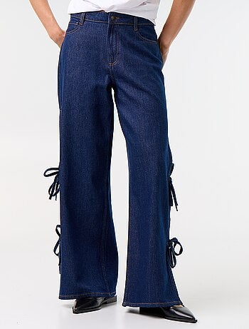 Calças de ganga wide leg largas com laços fantasia na bainha
