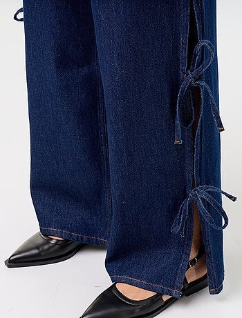 Calças de ganga wide leg largas com laços fantasia na bainha