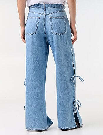 Calças de ganga wide leg largas com laços fantasia na bainha